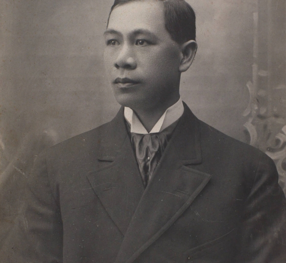 Black and white portrait of Hong Yen Chang