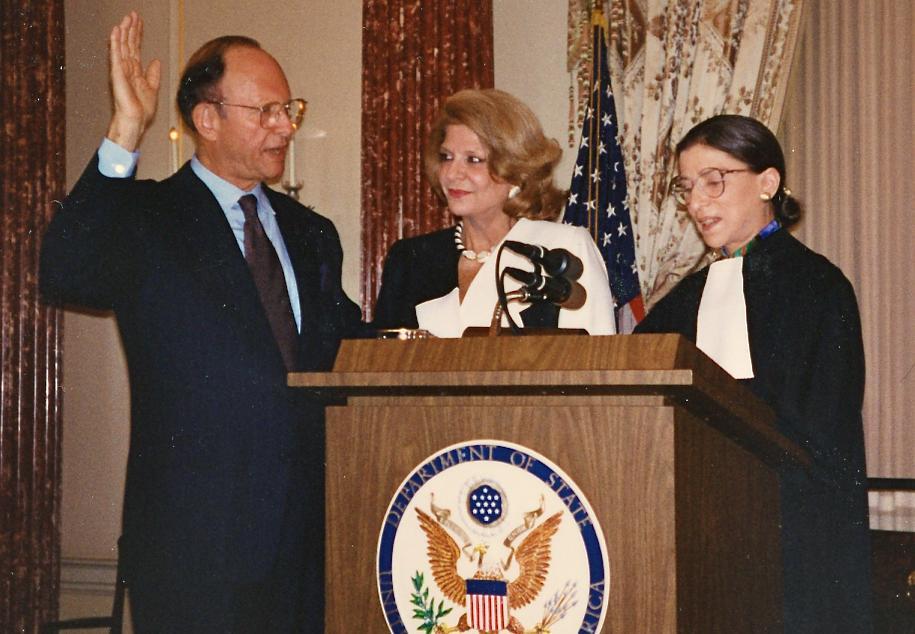 Richard Gardner being sworn in as U.S. ambassador to Spain by Associate Justice Ruth Bader Ginsburg '59 in 1993 as wife Danielle Luzzatto looks on