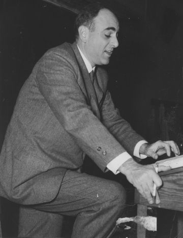 Black and white photo of Jack Weinstein ’48 at a lectern