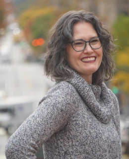 Headshot of Eleanor van Hest