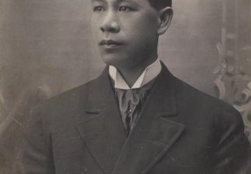 Black and white portrait of Hong Yen Chang