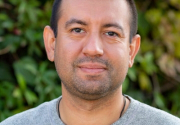 Dark-haired man in gray t-shirt