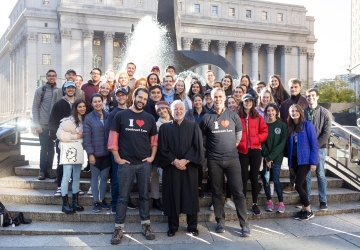 Students in the Contracts classes of Professor Eric Talley and Visiting Professor Julian Arato pose for a photo with Judge Jed Rakoff in front of the Thurgood Marshall United States Courthouse.
