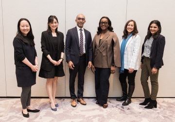 Five alumnae and Dean Abebe