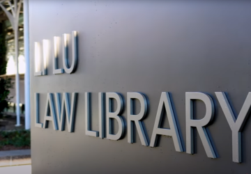 Sign that reads "Li Lu Law Library"