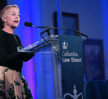 Cathy Kaplan receiving the Harlan Fiske Stone Society award 2023