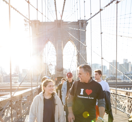 Joanna Brown ’24, left, chats with Professor Eric Talley while crossing the Brooklyn Bridge.