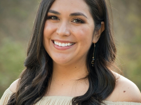 Headshot of Isela Bañuelos ’20