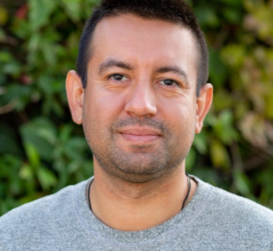 Dark-haired man in gray t-shirt