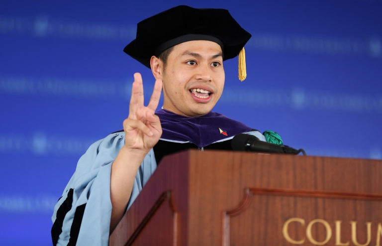 LL.M. Student Speaker Gonzalo D.V. Go III '17 LL.M. raising three fingers as he addresses the audience at Graduation 2017.