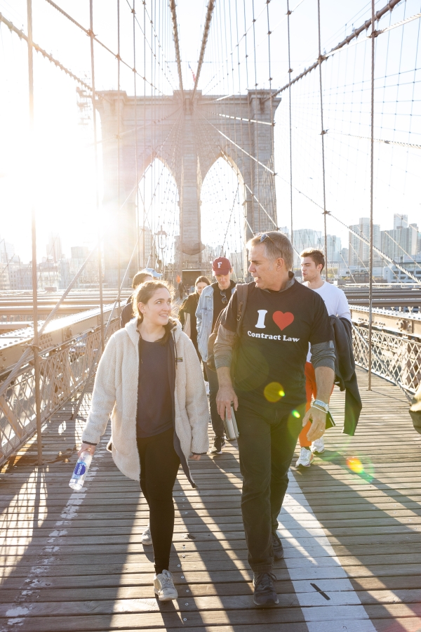 Joanna Brown ’24, left, chats with Professor Eric Talley while crossing the Brooklyn Bridge.