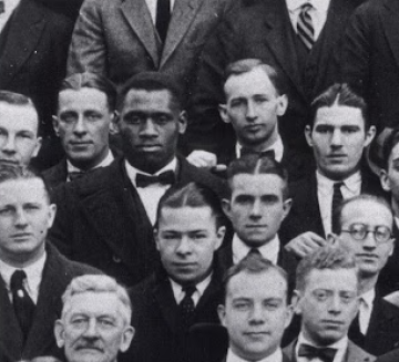 Black and white photo of Columbia Law students in the 1920s.
